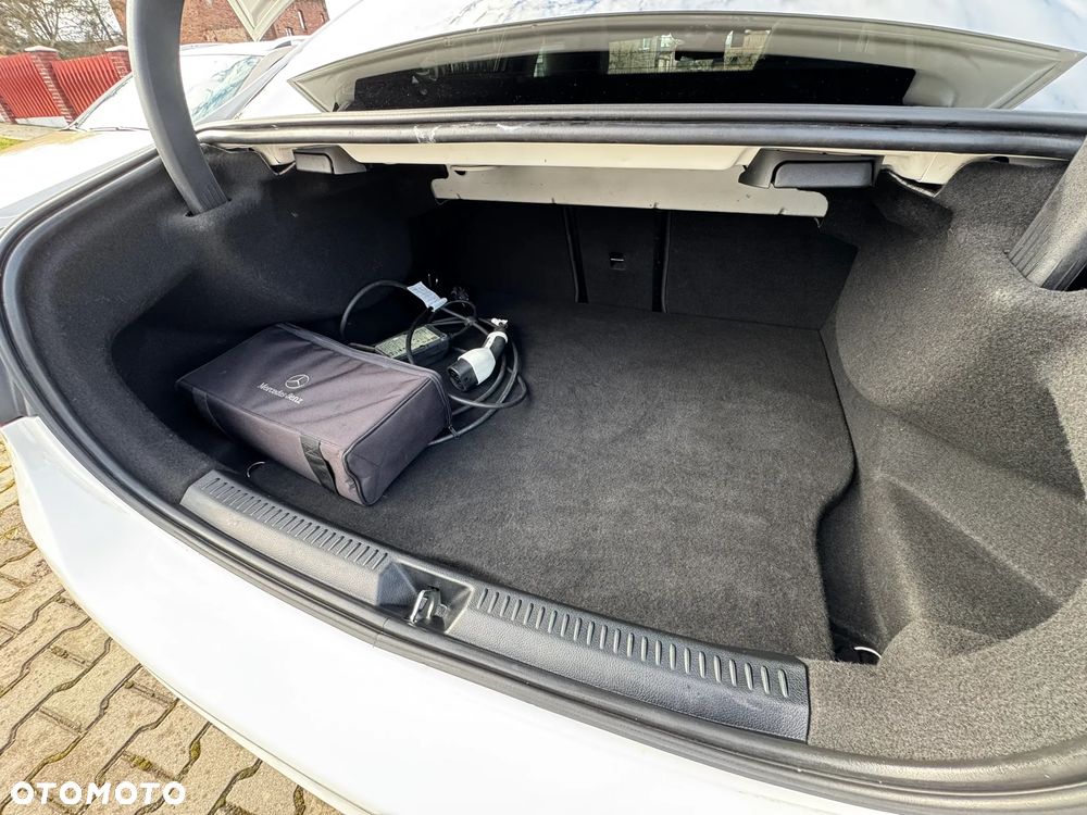 Mercedes-Benz Klasa A 250 e PHEV AMG Line 8G-DCT - 36