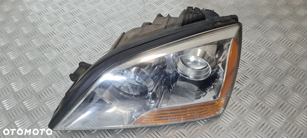 Kia Sorento I Lampa Przód USA - 2