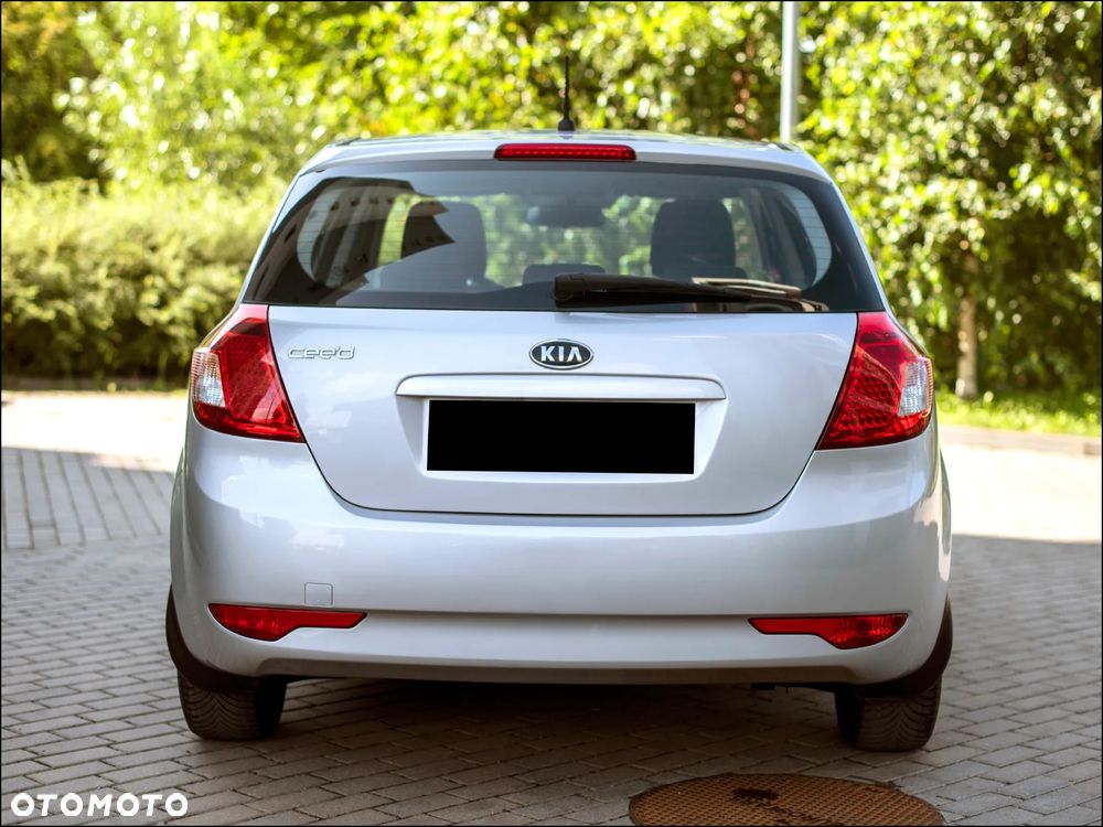 Kia Ceed - 4