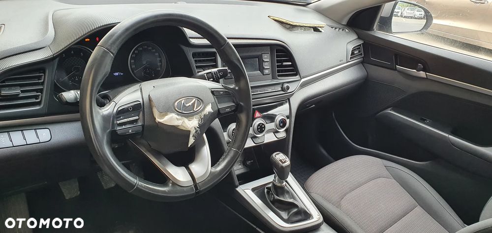 Hyundai Elantra - 5