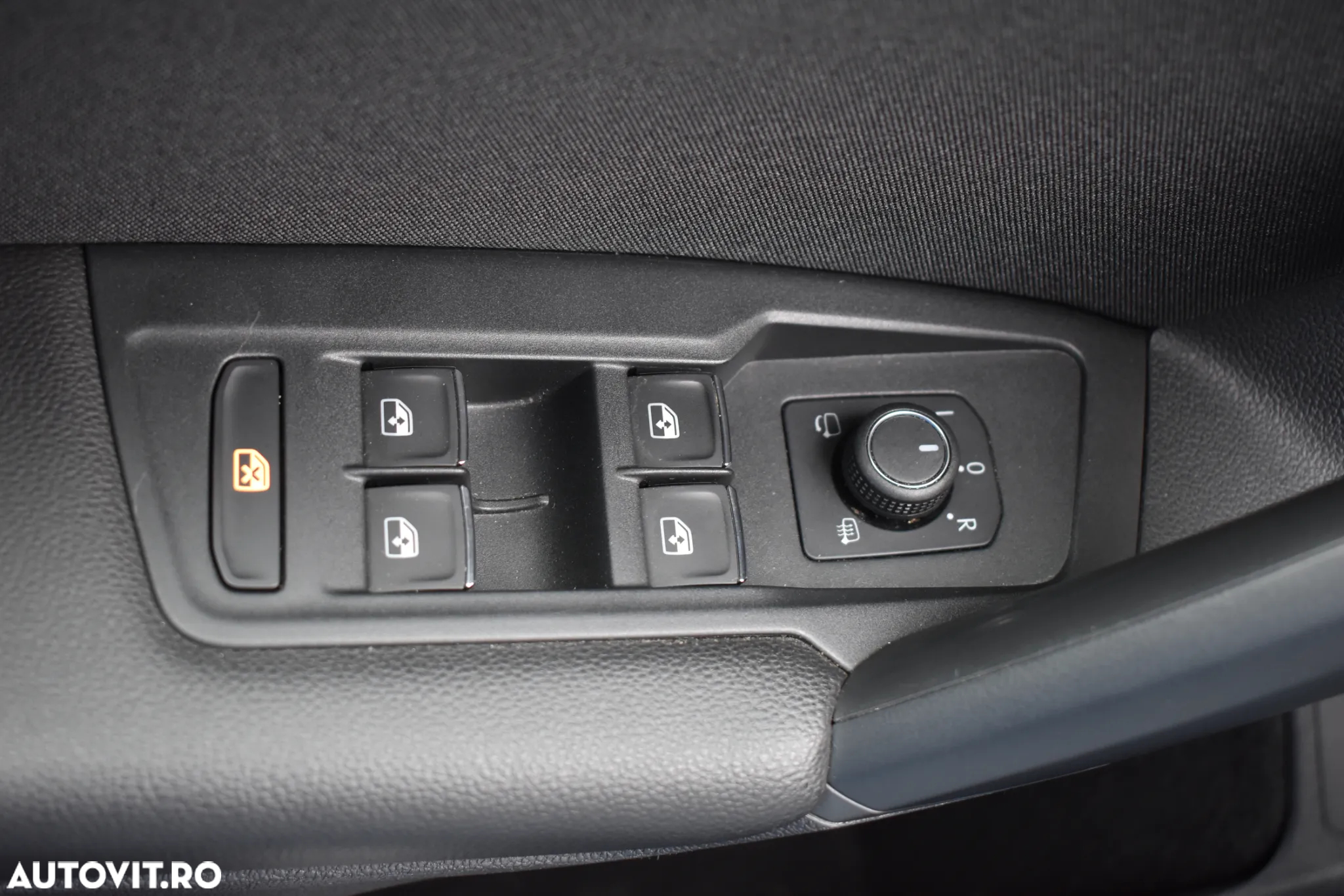 Volkswagen Tiguan 2.0 TDI SCR 4MOTION DSG Elegance - 28