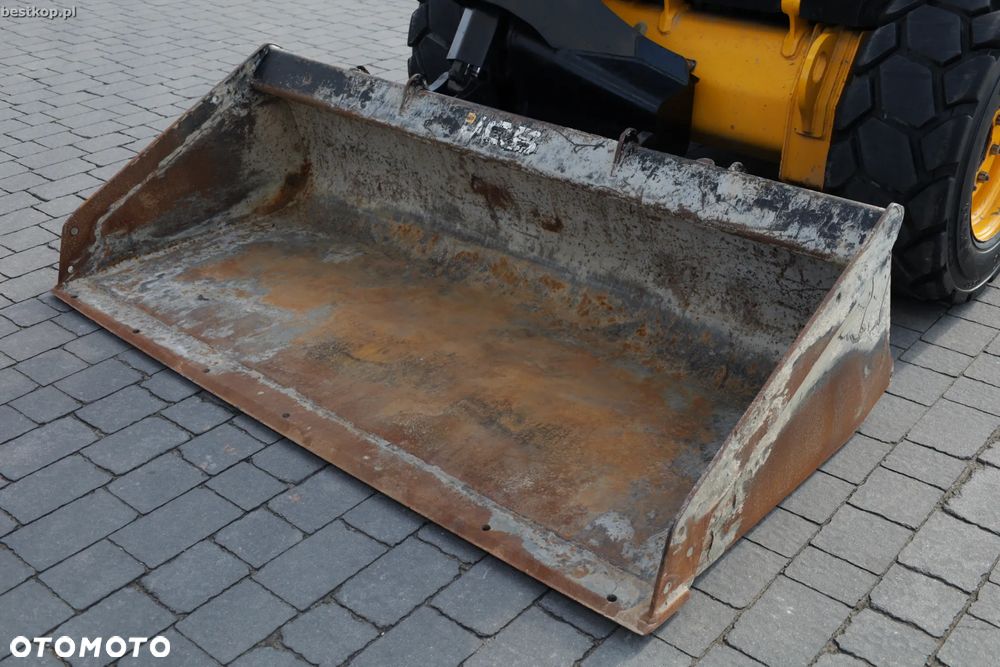 JCB 300 T4 Miniładowarka Skid steer - 11