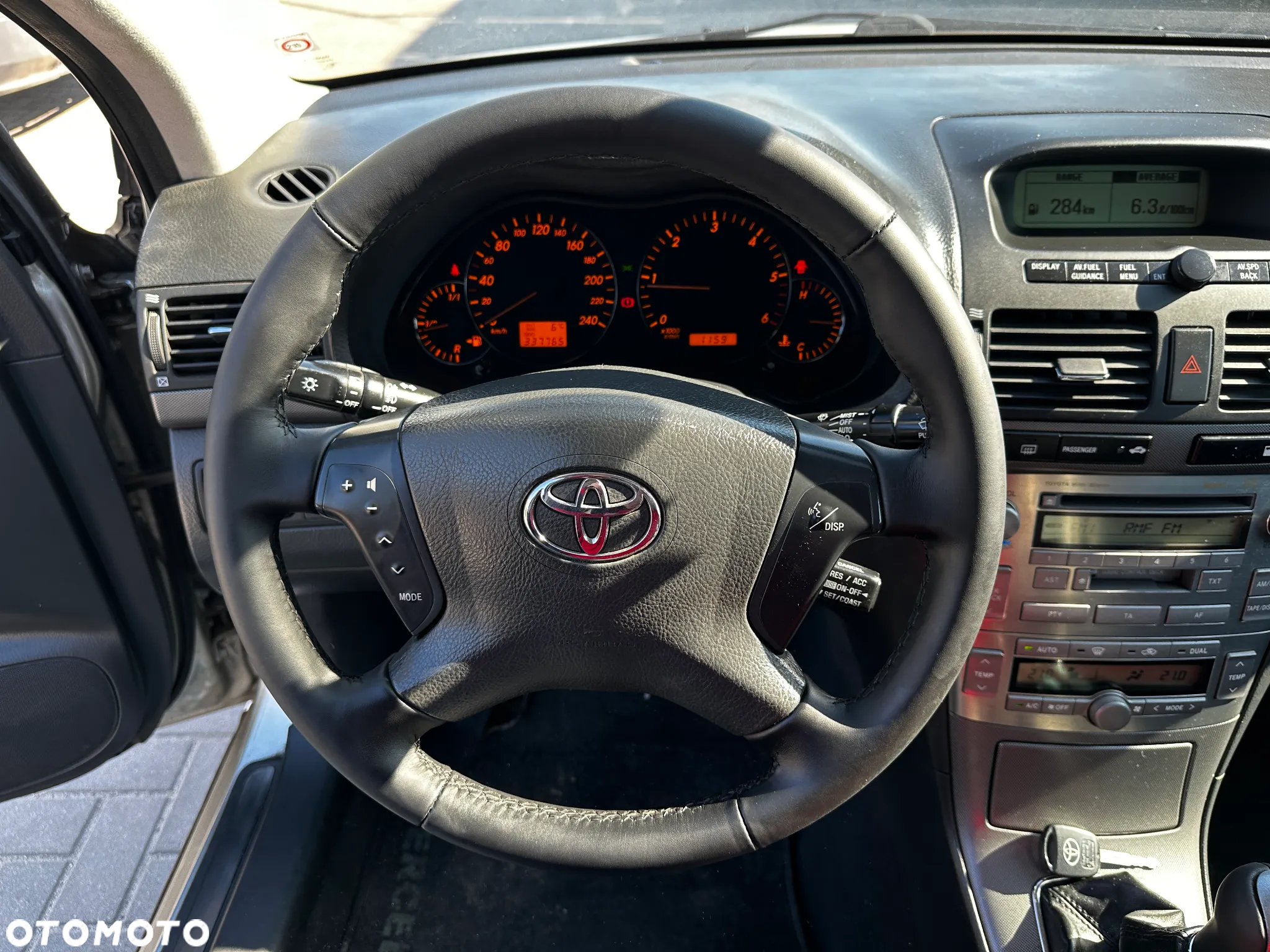 Toyota Avensis - 8