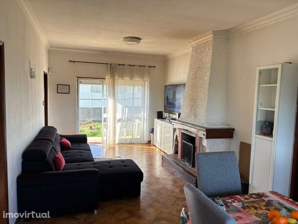 Vendese Quinta com Casa T4, Adega, Lagar e Terreno com Árvores de F... - Grande imagem: 4/54