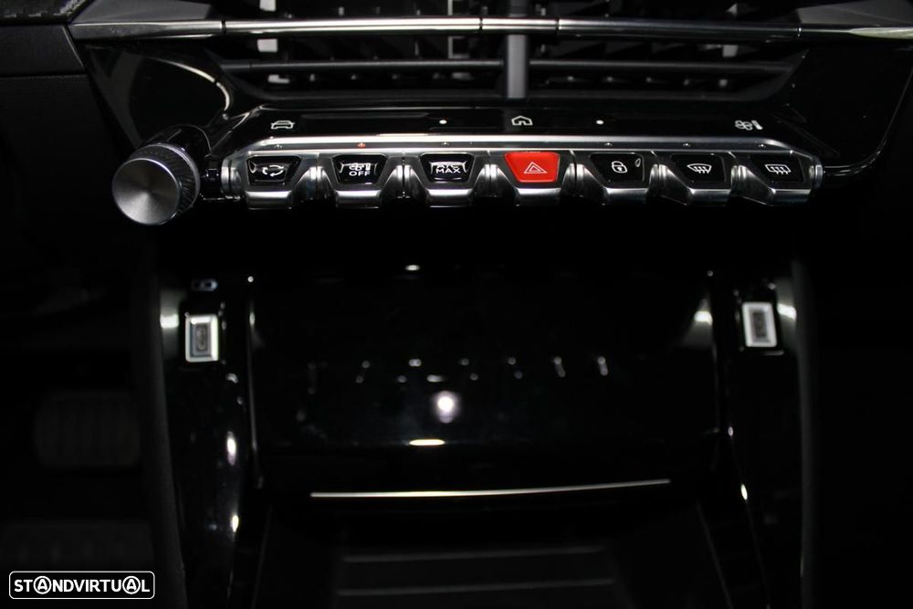 Peugeot e-2008 54 kWh Allure — fotografia 19