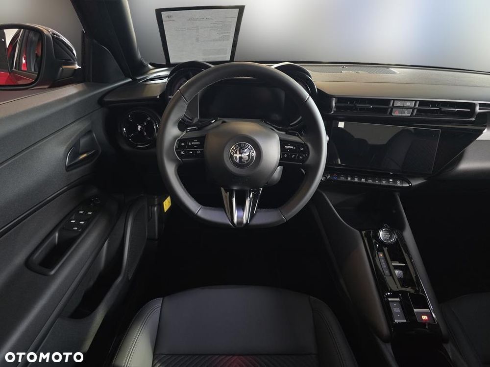 Alfa Romeo Junior 1.2 mHEV Ibrida Q4 eDCT - 11