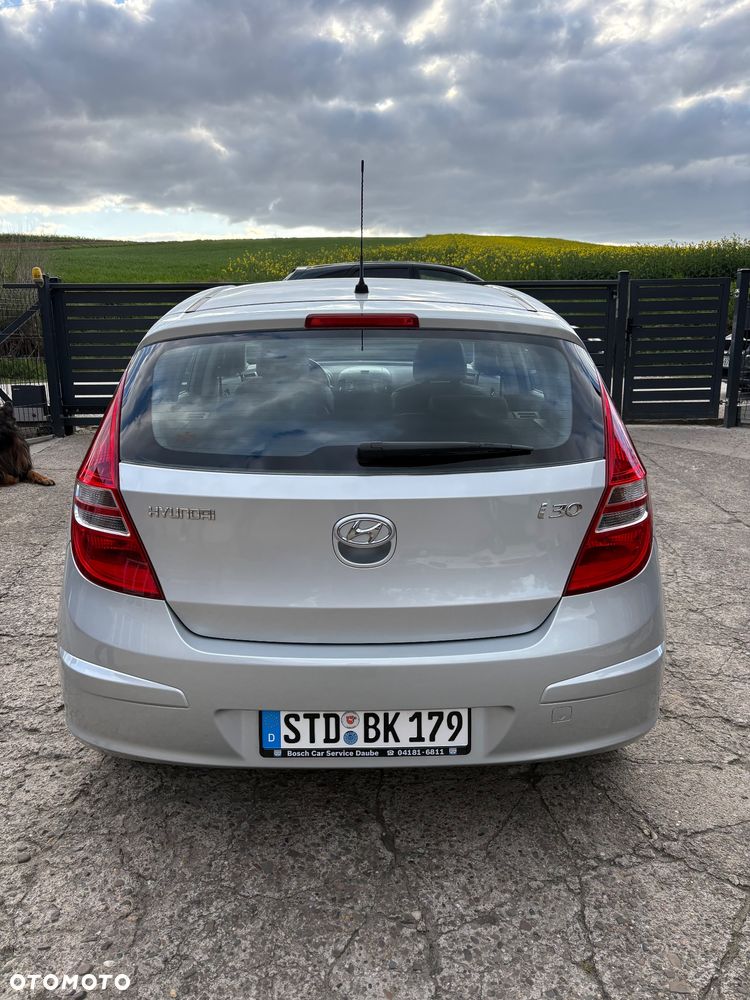 Hyundai i30 1.6 Classic + - 8