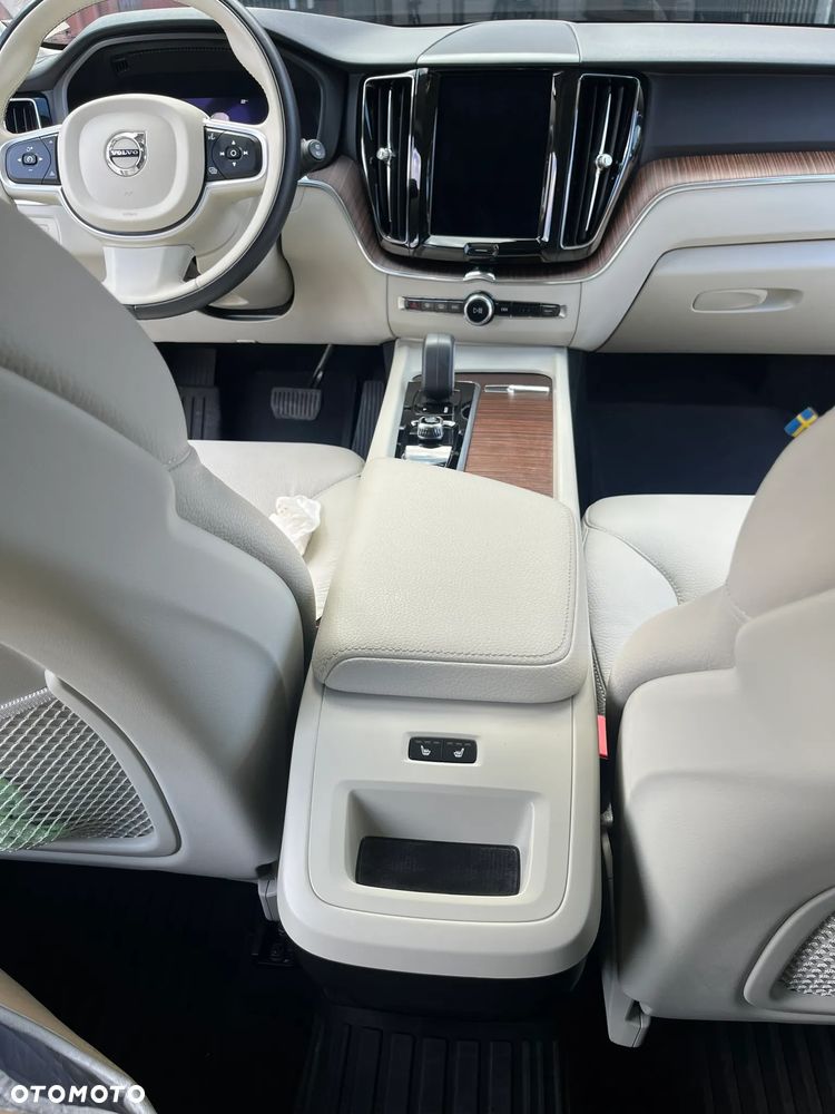 Volvo XC 60 B5 B AWD Momentum - 11