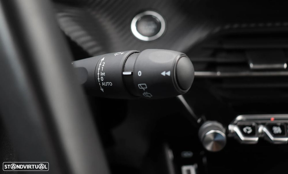Peugeot 2008 1.2 PureTech Allure EAT8 - 29