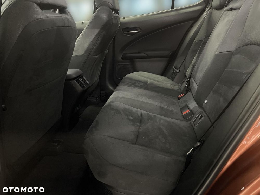 Lexus UX 300h Business - 13