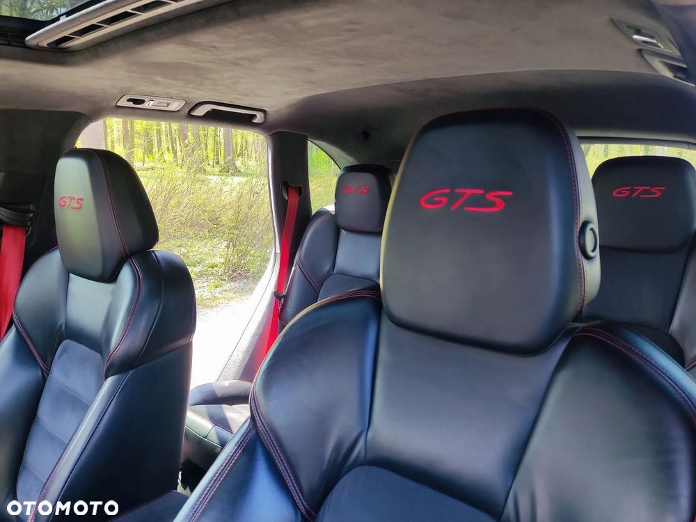 Porsche Cayenne - 21
