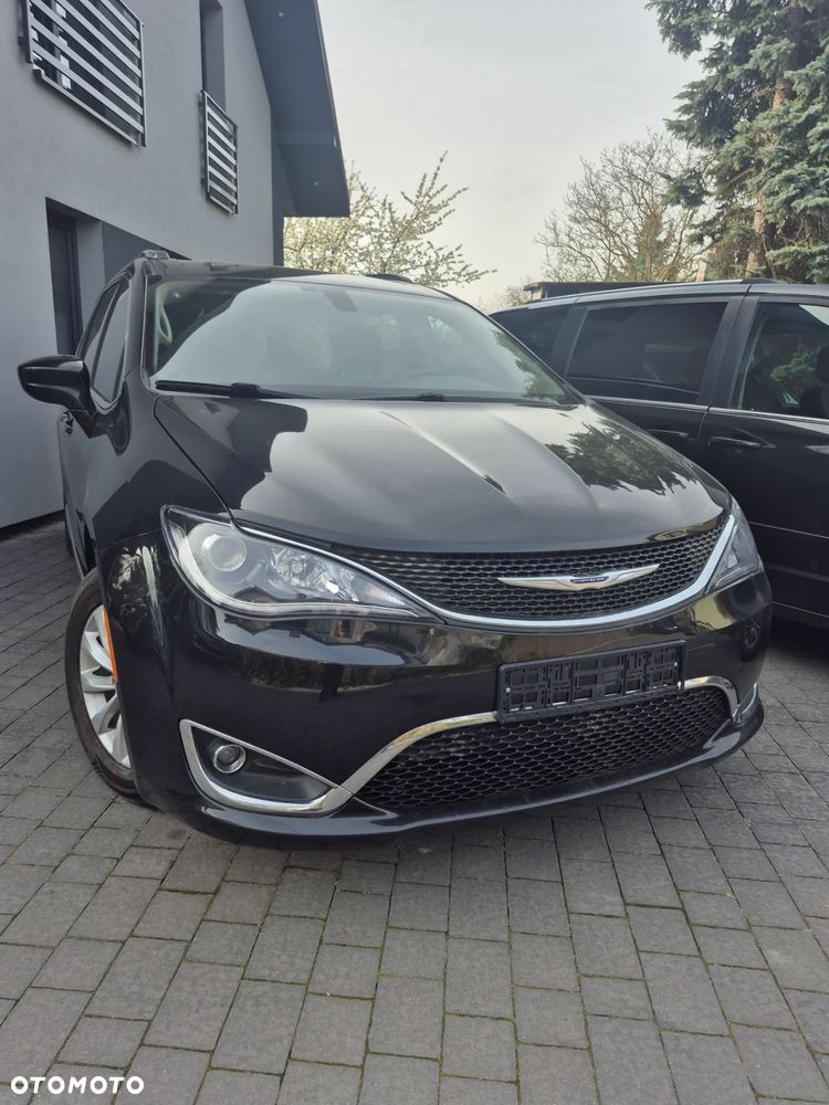 Chrysler Pacifica - 4