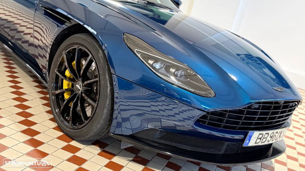 Aston Martin DB11 Volante V8 - 8