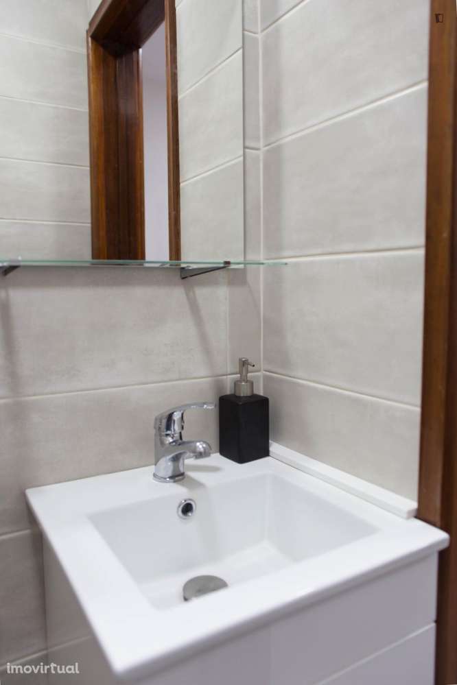 Quarto - localizado em Paranhos Porto - Grande imagem: 3/15