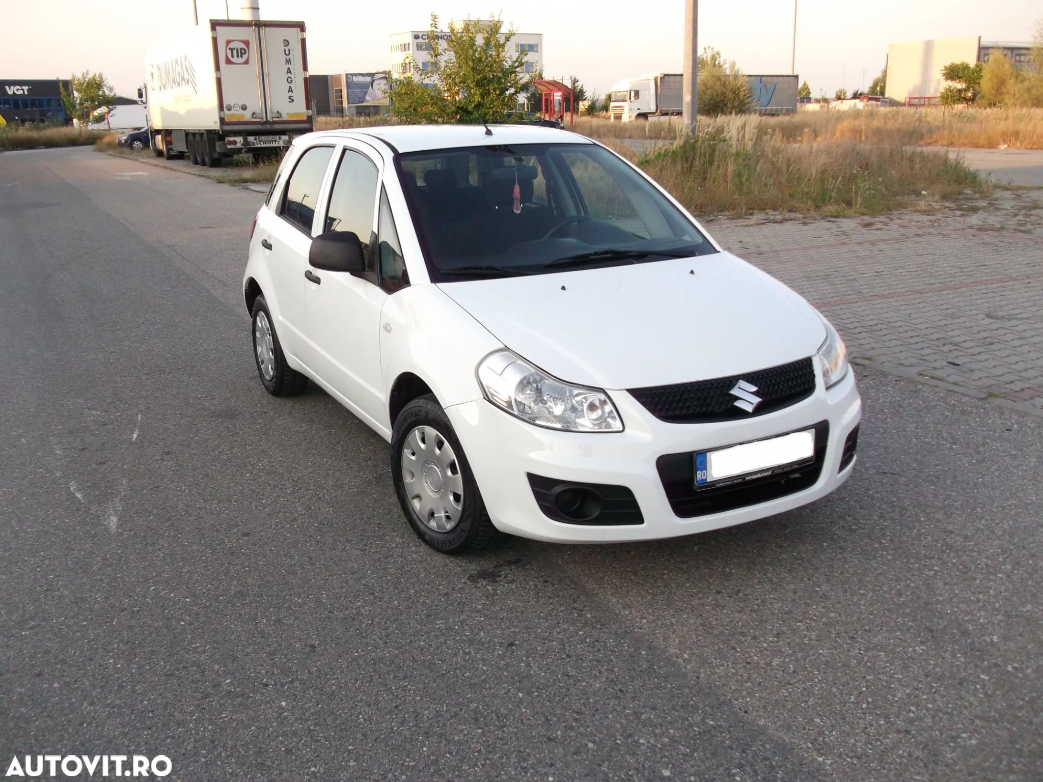 Suzuki SX4 1.6L 2WD GS - 1