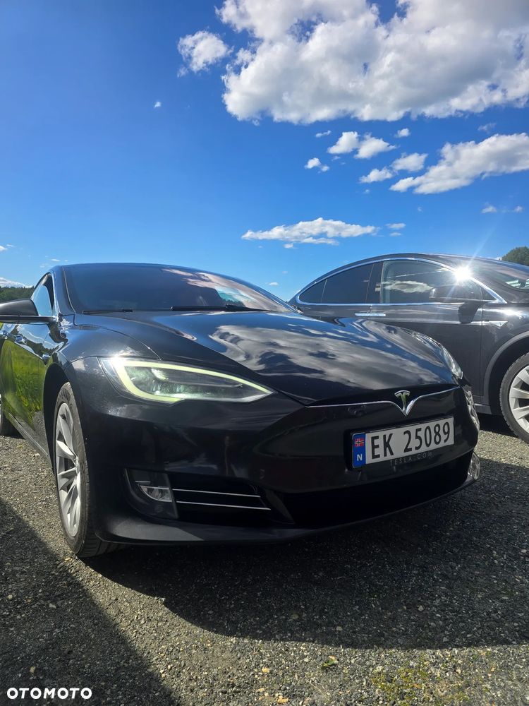 Tesla Model S - 1