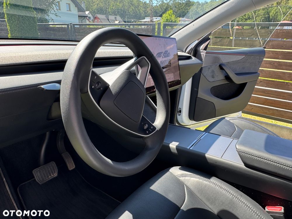 Tesla Model Y - 15