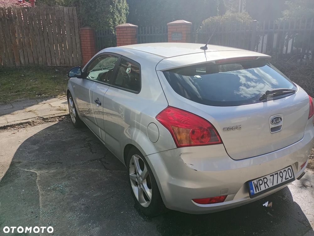 Kia Ceed - 4