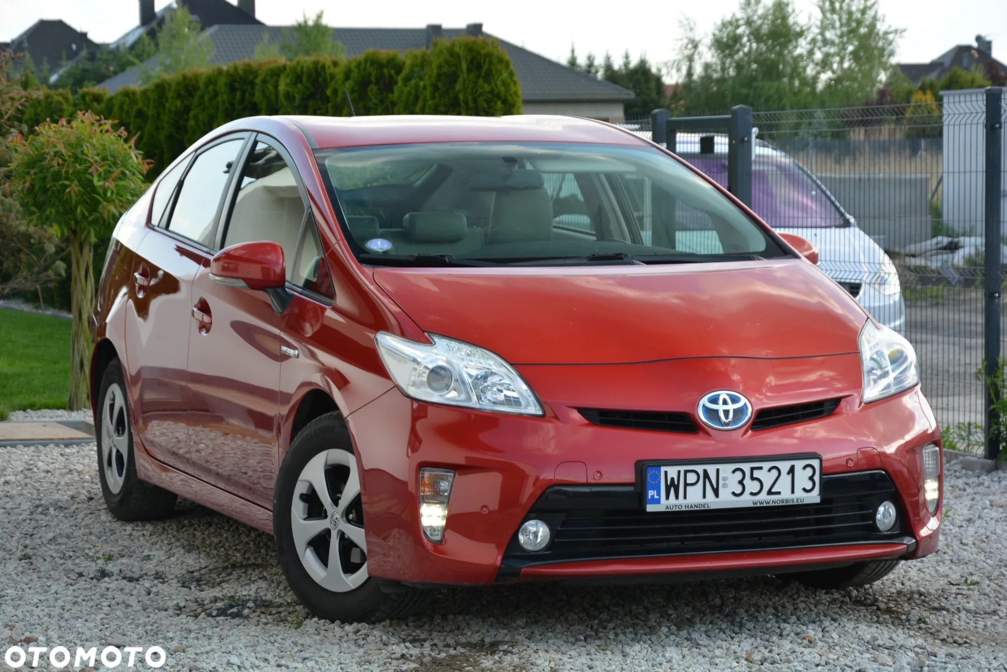 Toyota Prius 1.8 HSD Premium - 1