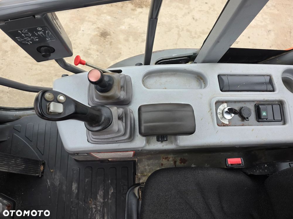 Hitachi ZW75 6500 kg Krokodyl +Widly - 16