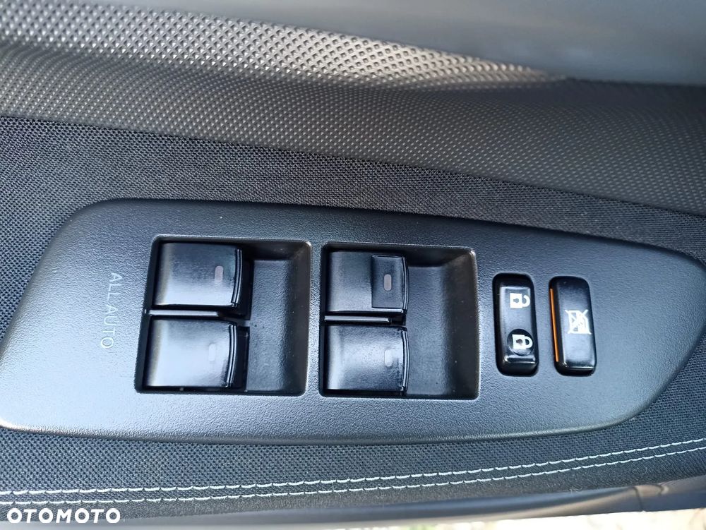 Toyota Auris 1.8 HSD Sol - 27