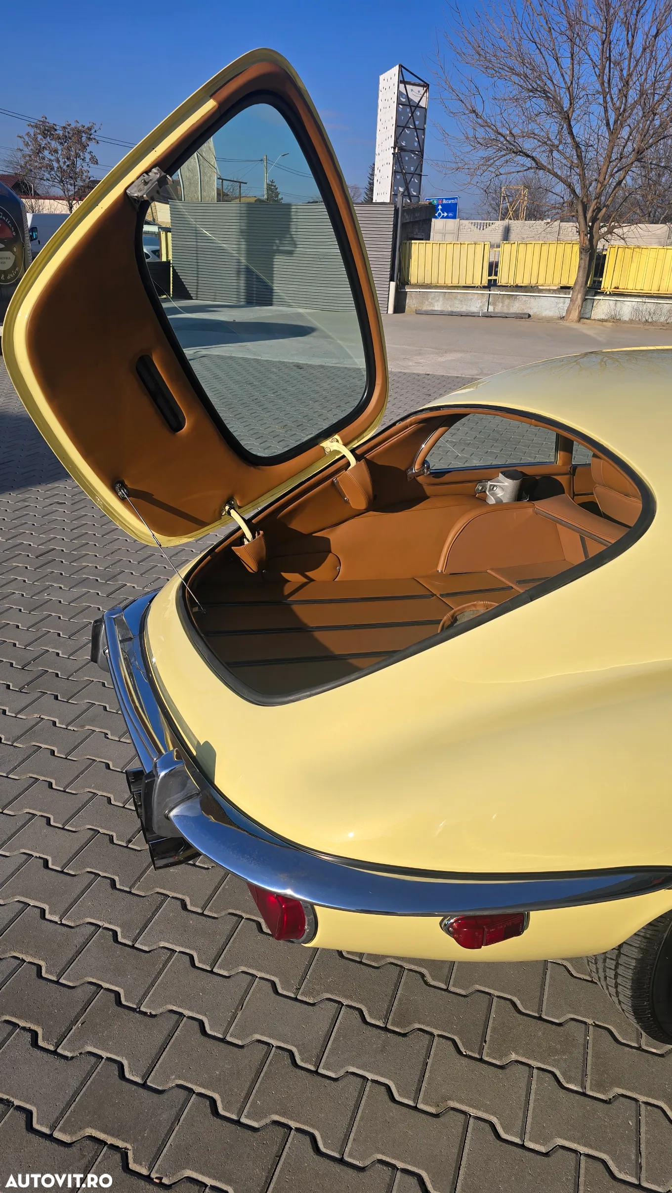 Jaguar E-Type - 12