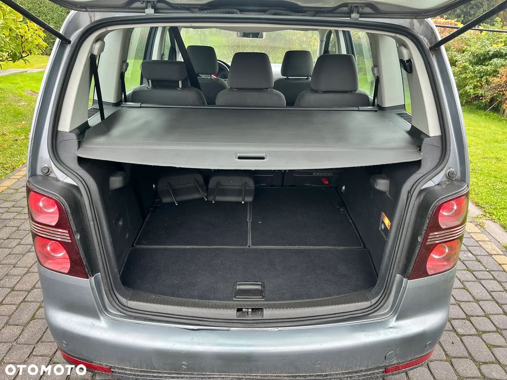 Volkswagen Touran - 11