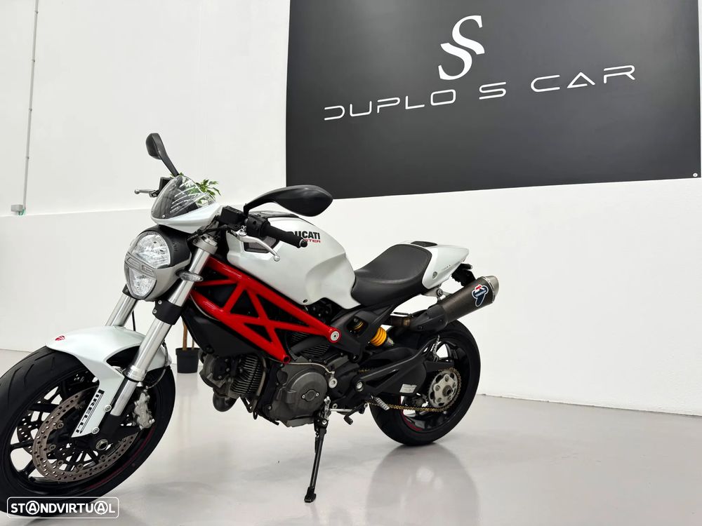 Ducati Monster 796 - 2
