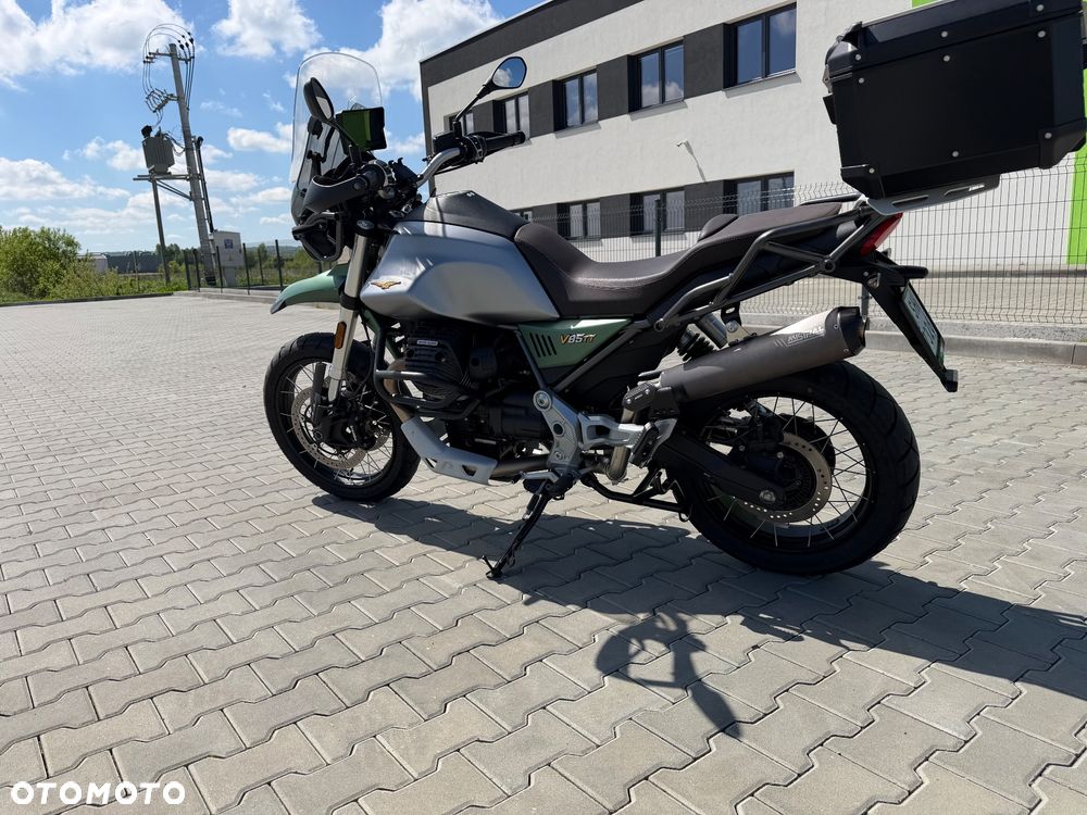 Moto Guzzi V85 - 2