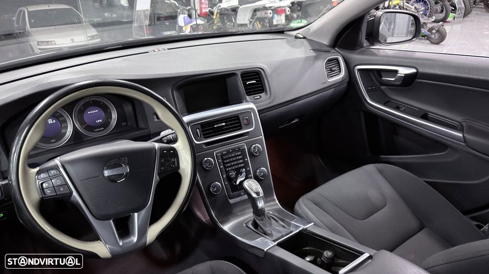 Volvo V60 D2 Kinetic - 18