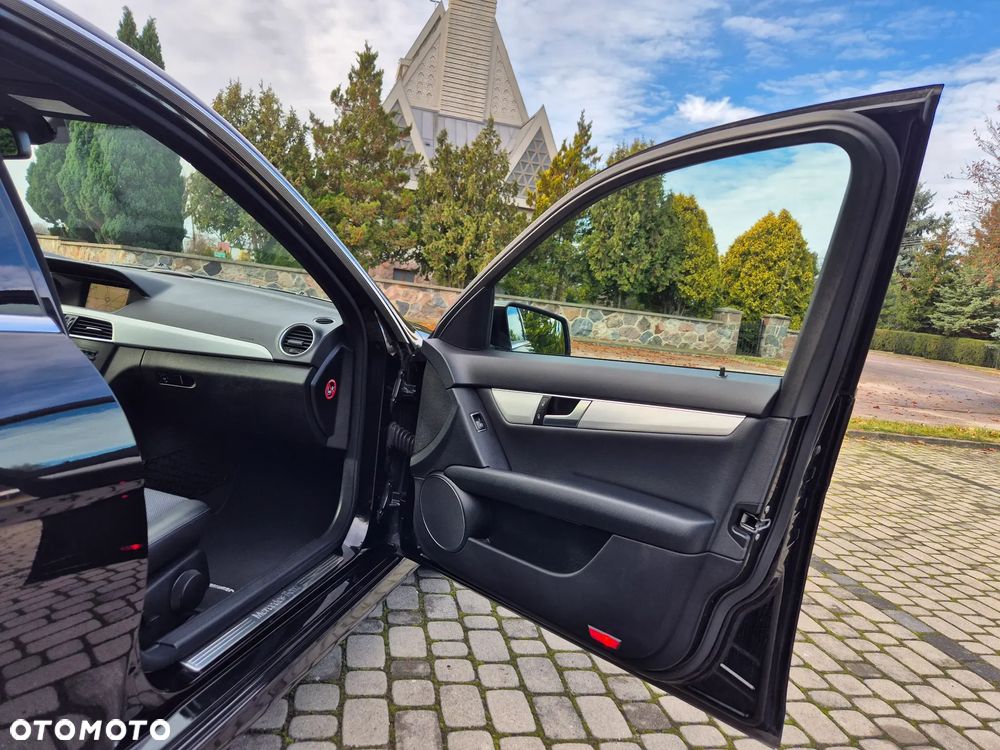 Mercedes-Benz Klasa C 180 BlueEFFICIENCY 7G-TRONIC Avantgarde - 35