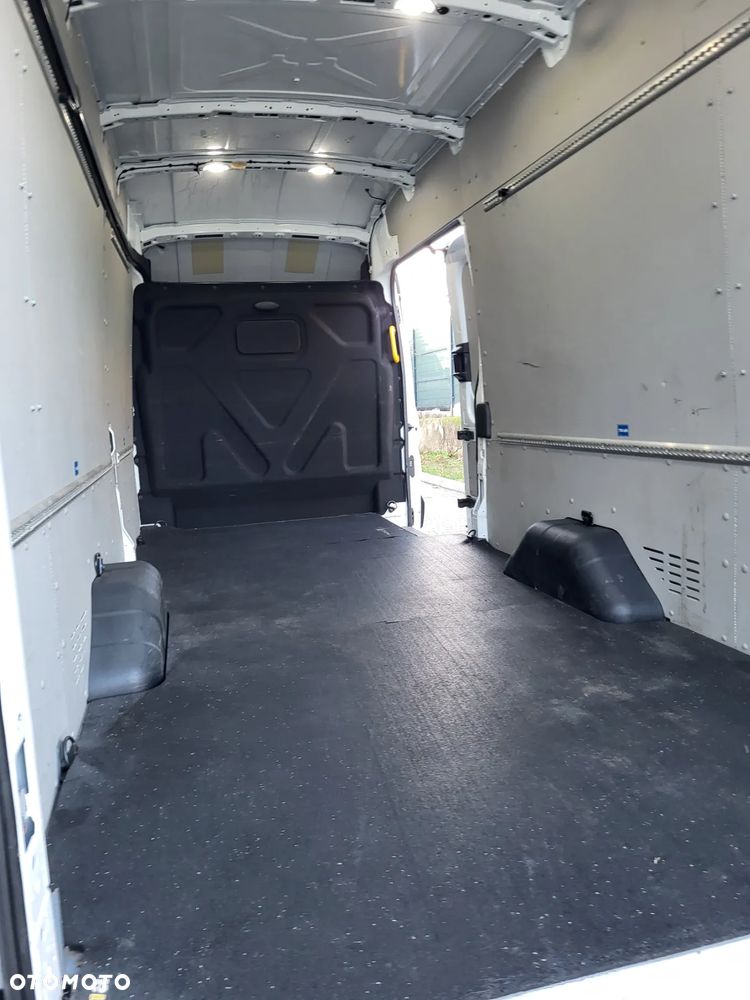 Ford Transit - 12