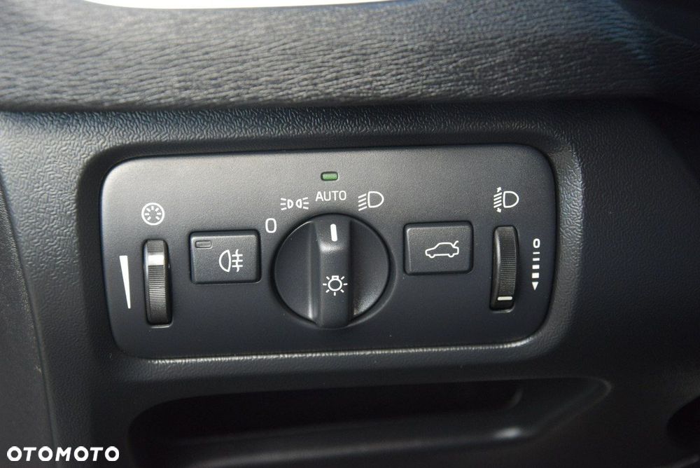 Volvo V40 D4 Drive-E R-Design Kinetic - 31