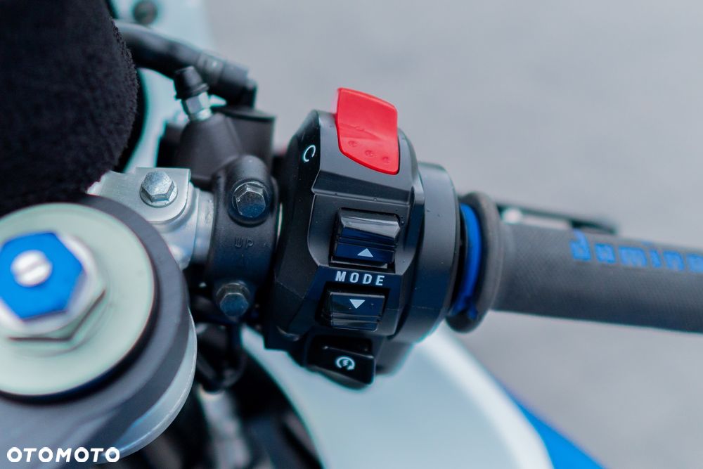 Suzuki GSX-R - 25