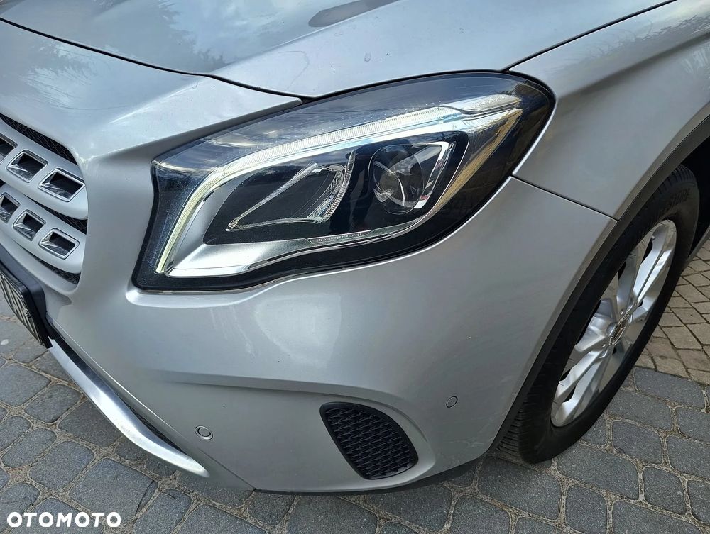 Mercedes-Benz GLA 180 Urban - 18