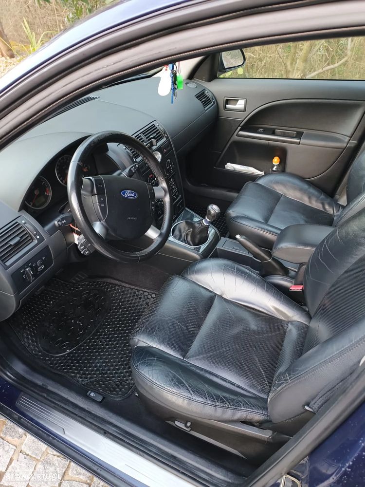 Ford Mondeo 2.0 TDdi Ghia - 9