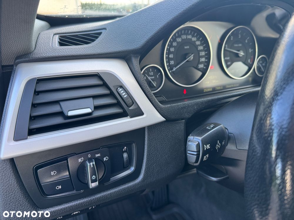 BMW Seria 3 318d Sport Line - 19