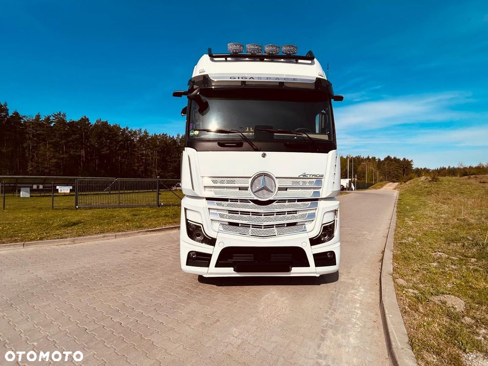 Mercedes-Benz Actros - 9