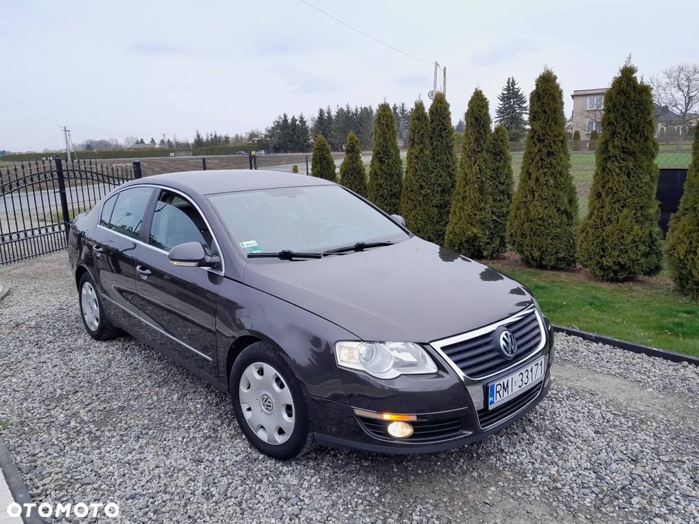 Volkswagen Passat - 1