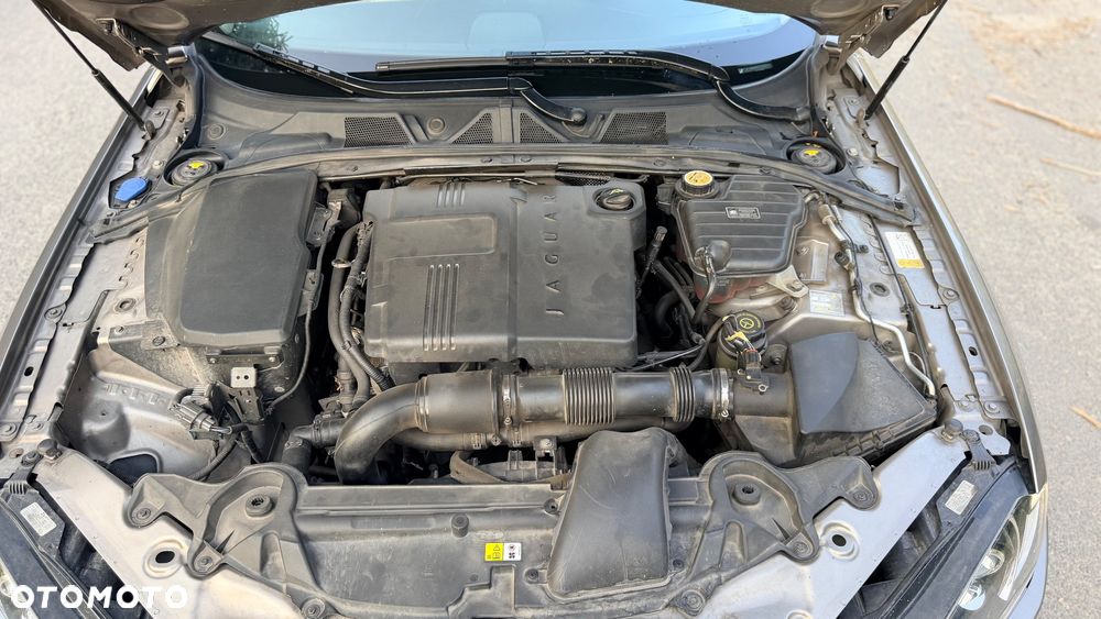 Jaguar XF 2.2 D - 15