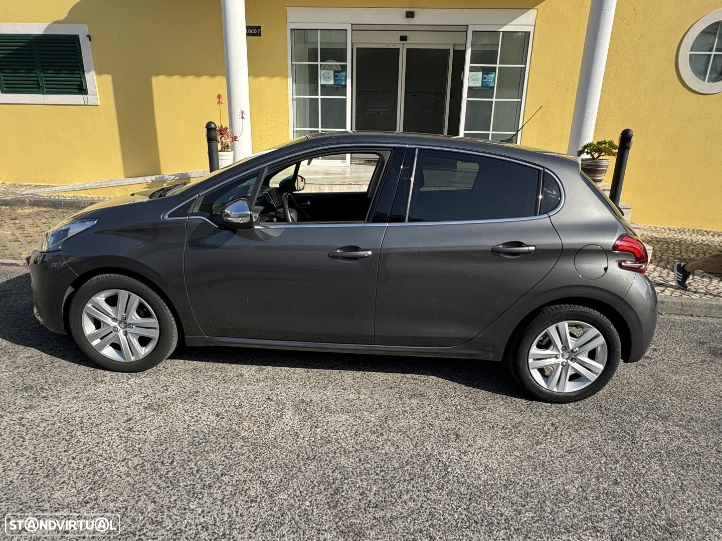 Peugeot 208 1.2 PureTech Allure - 5
