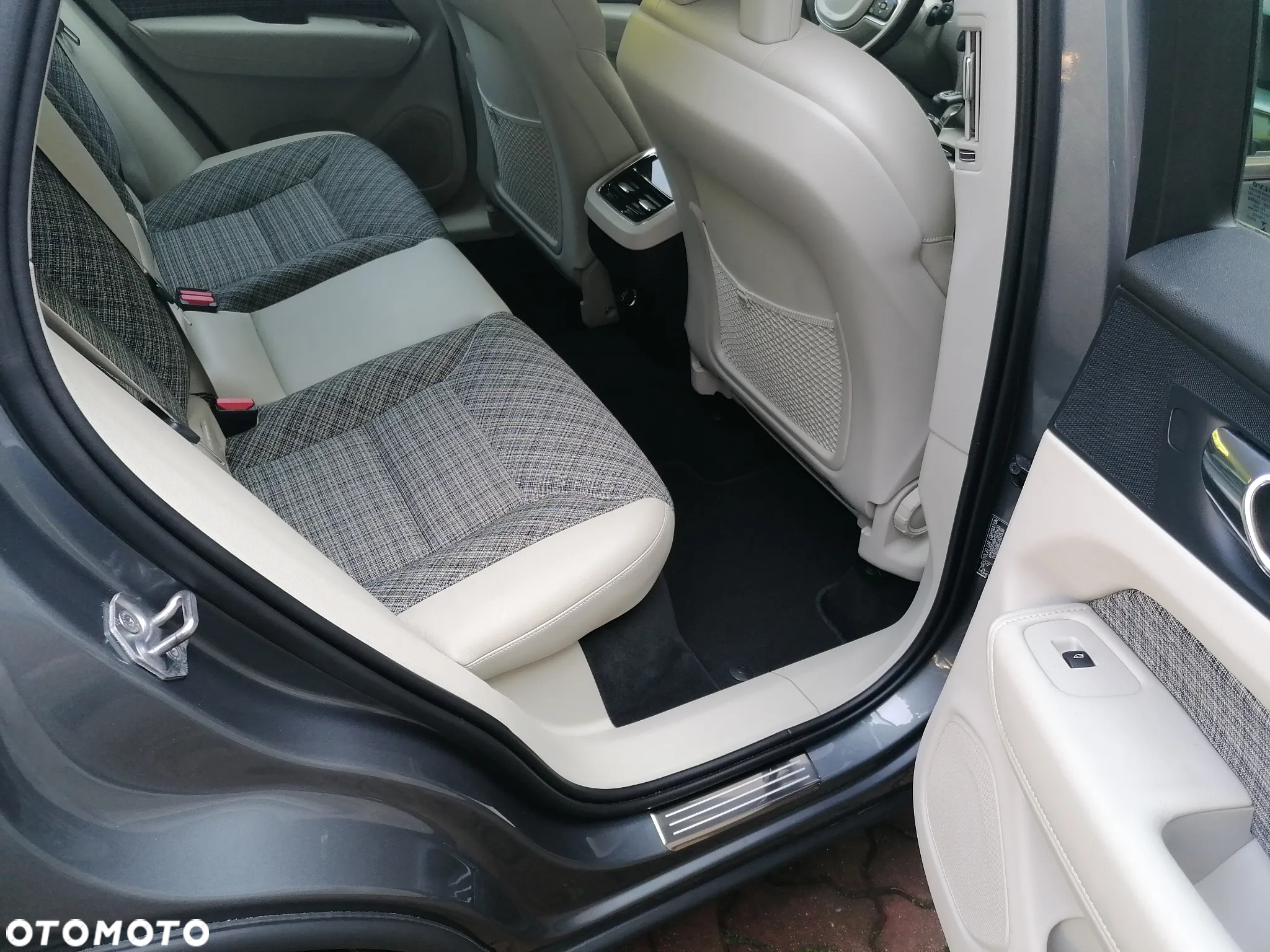Volvo XC 60 D4 AWD Momentum - 12