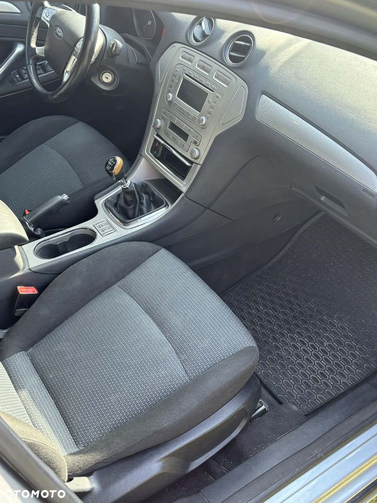 Ford Mondeo 2.0 TDCi ECOnetic Ambiente - 2