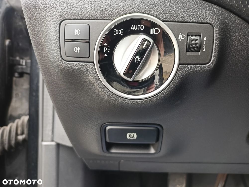 Mercedes-Benz Klasa A 180 (BlueEFFICIENCY) AMG Sport - 26