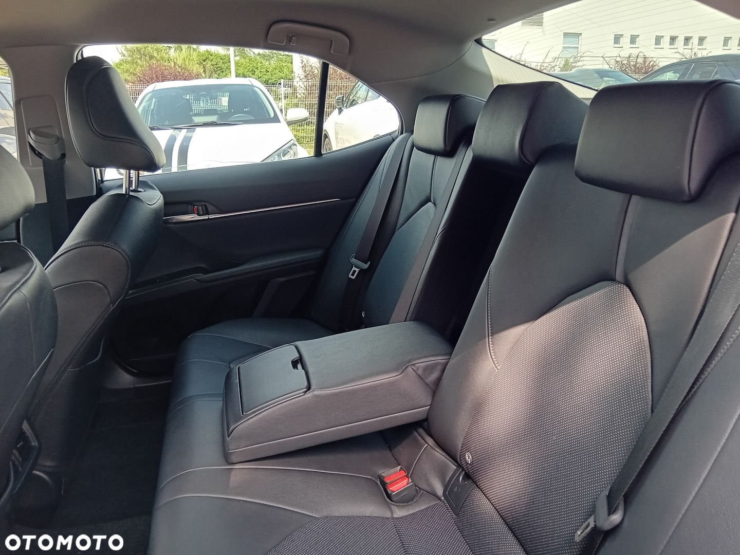 Toyota Camry - 25