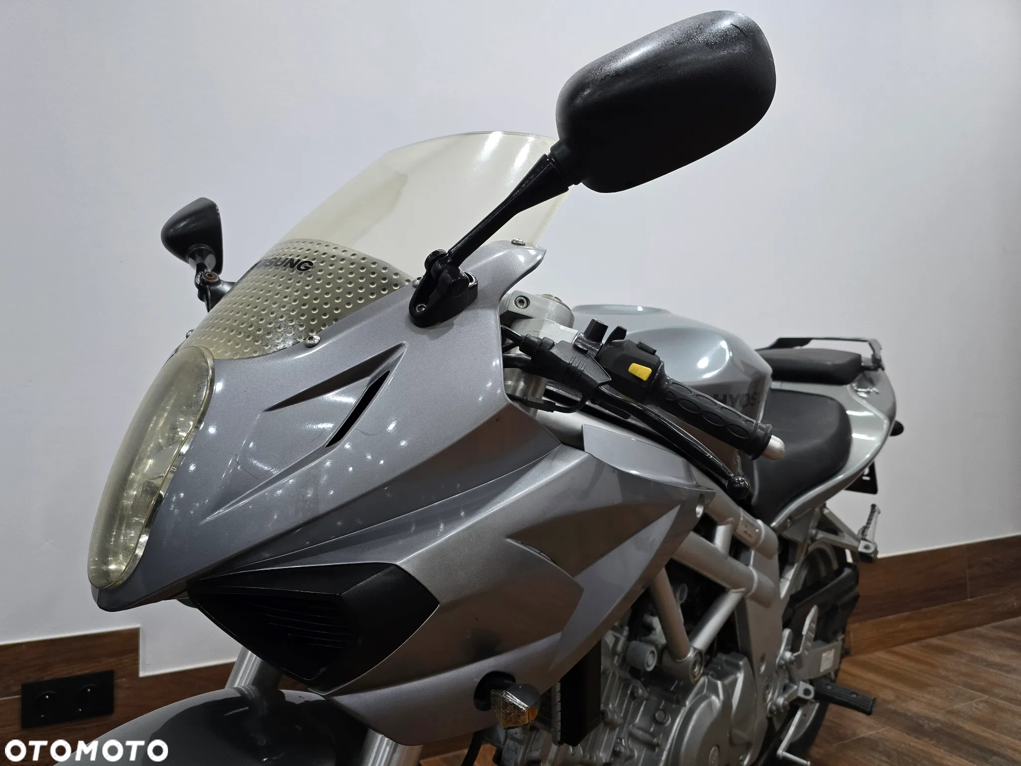 Hyosung GT - 12