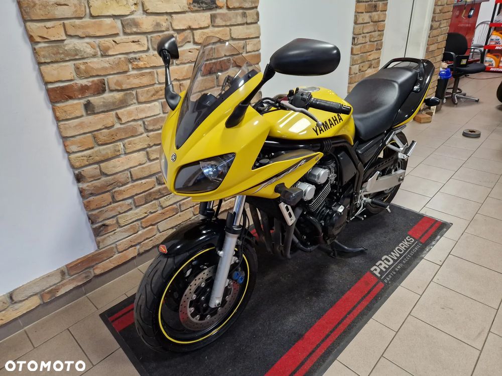 Yamaha FZS - 10