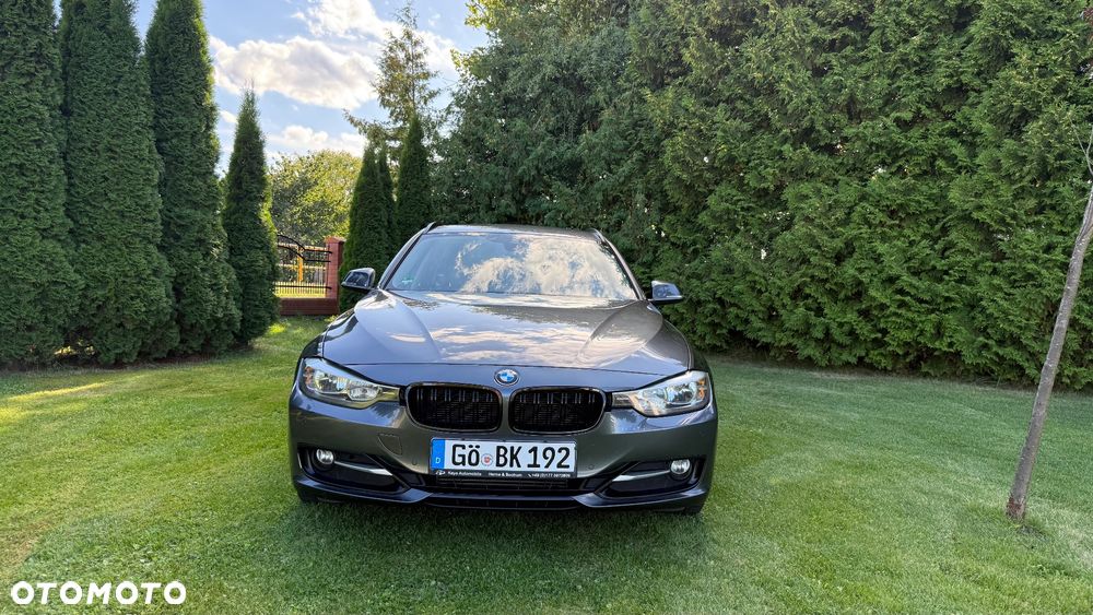 BMW Seria 3 318d DPF Touring Edition Sport - 14