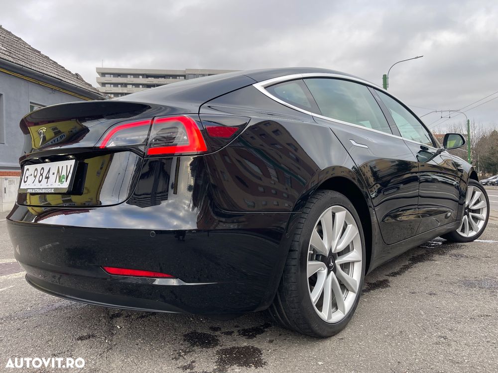 Tesla Model 3 - 10