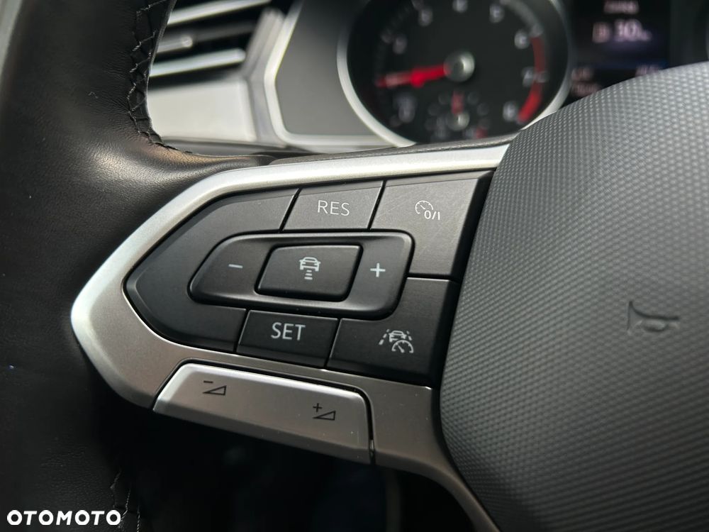 Volkswagen Passat - 25